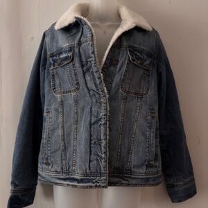 Abercrombie & Fitch: Jean Jacket w/fur